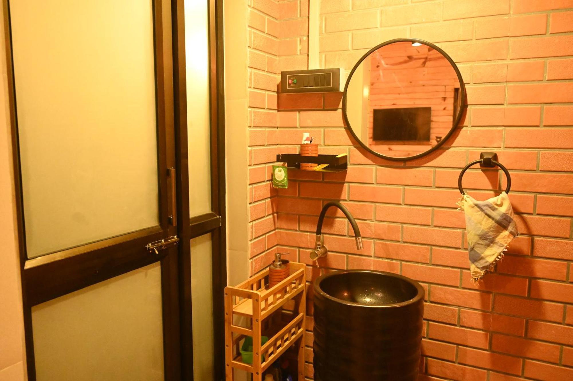 The Cabin By The Bayou Bed and Breakfast Guwahati Buitenkant foto